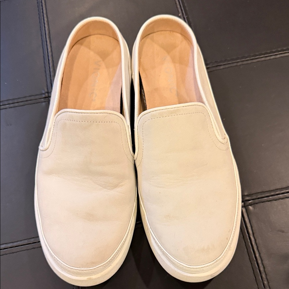 Vionic Women's Cream Slip-On Mules